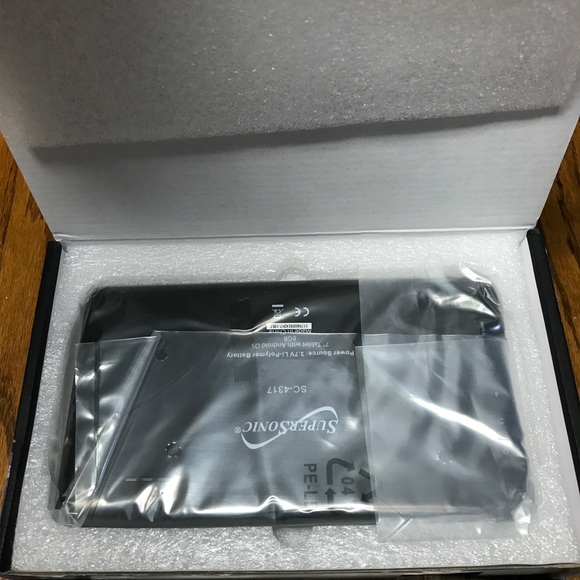 7in tablet and leather keyboard case - Picture 2 of 3